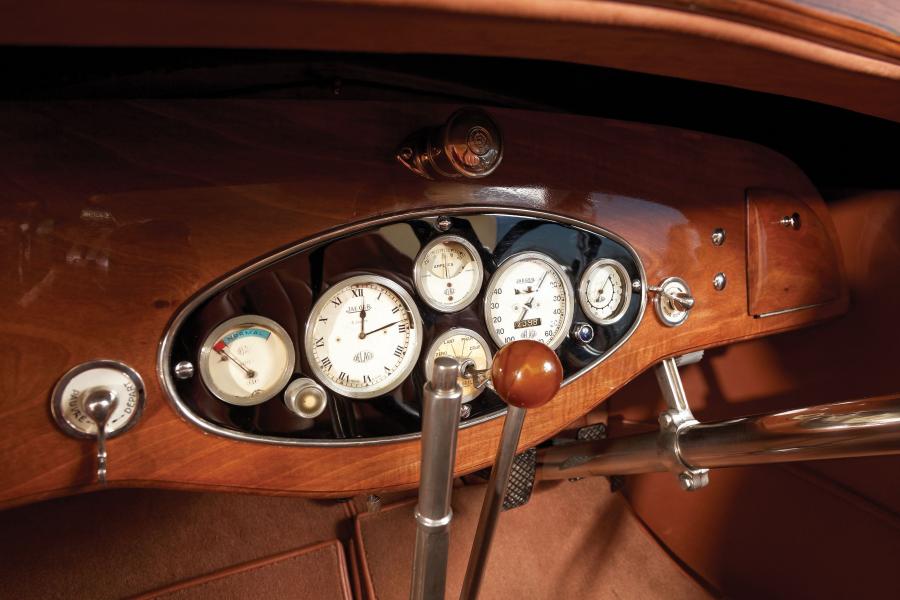 Панель приборов Delage D8 Roadster par Figoni 1930 года  (фото 6 из 9)